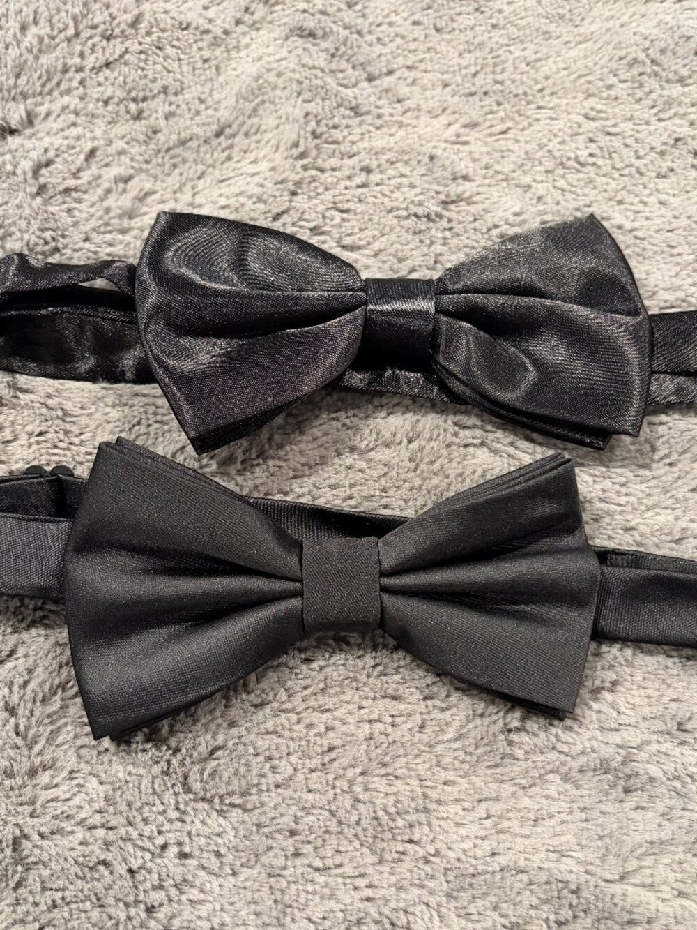 Lot of two black bowties, one satin, one matte